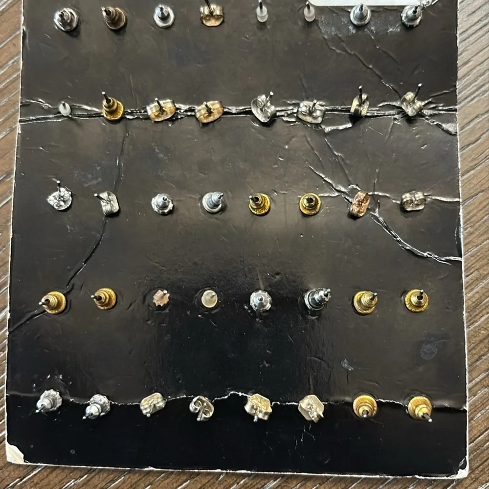 Rue 21 pierced earrings 20 sets