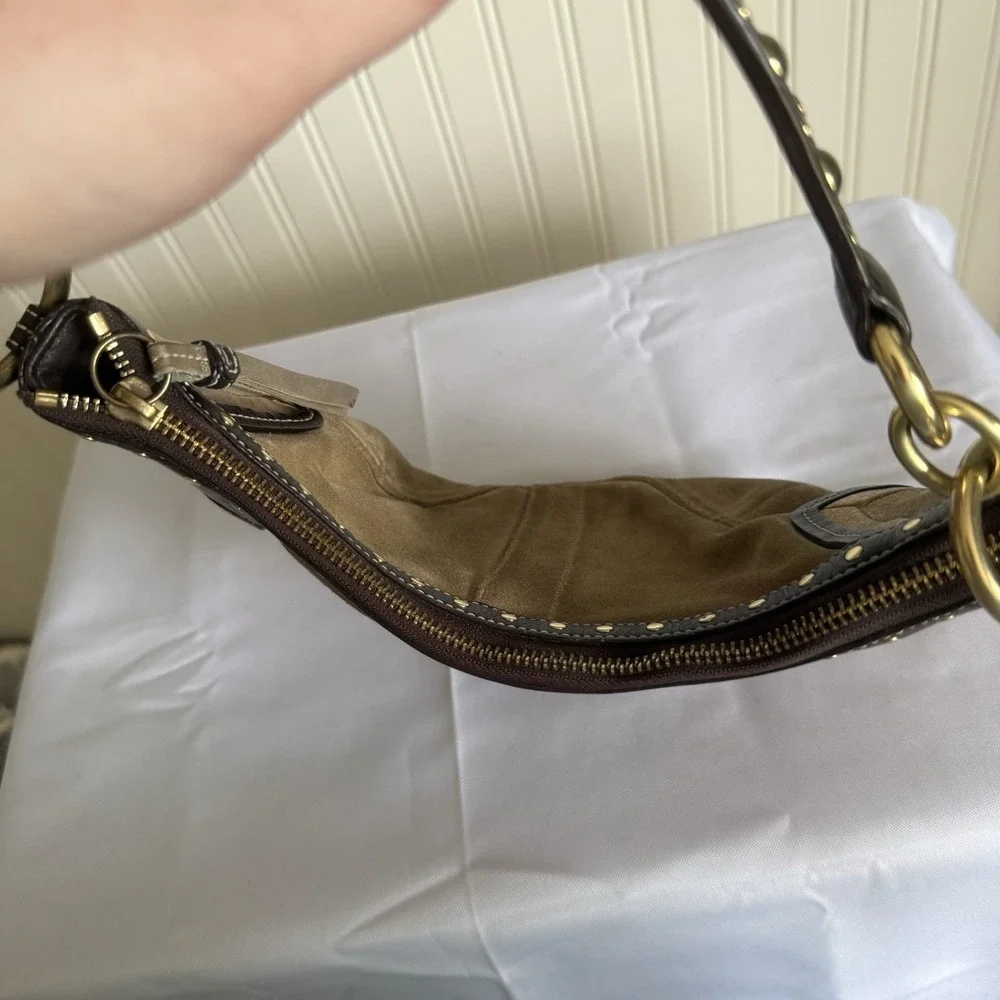 Coach tag use hang