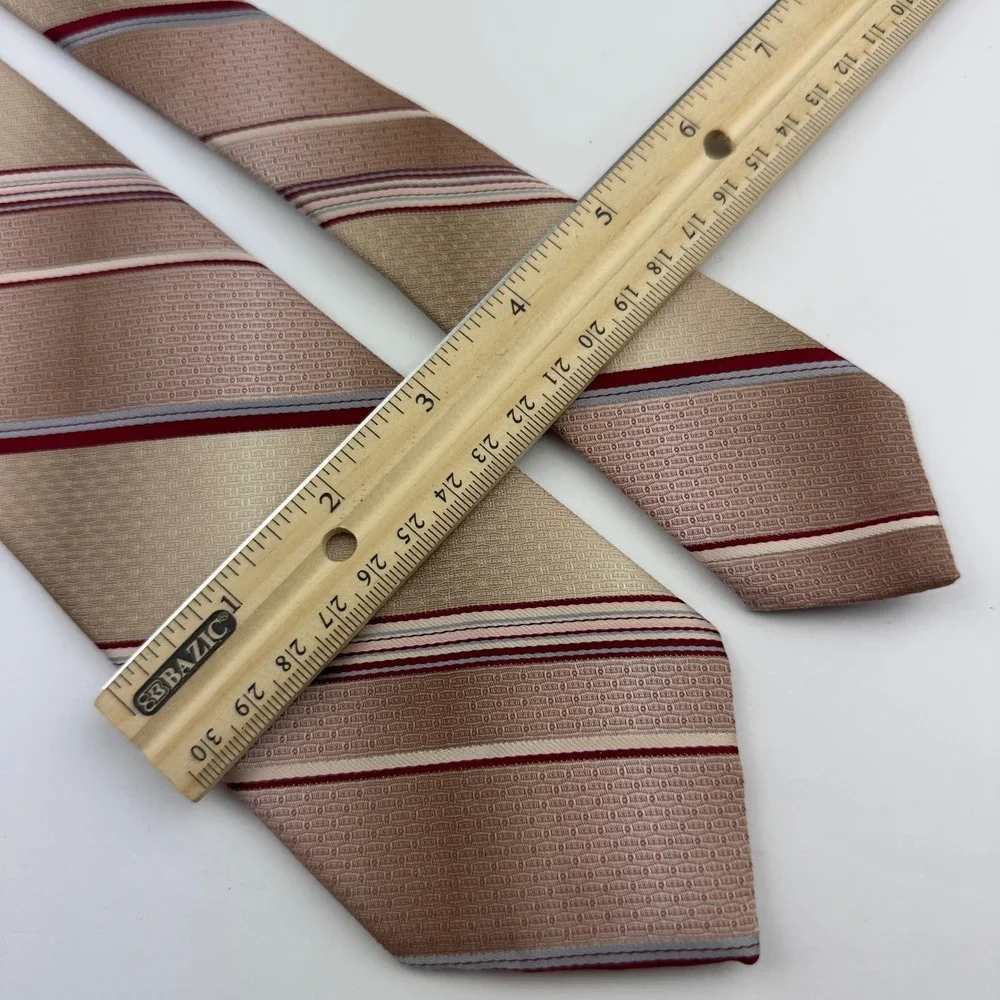 Unbranded classic necktie