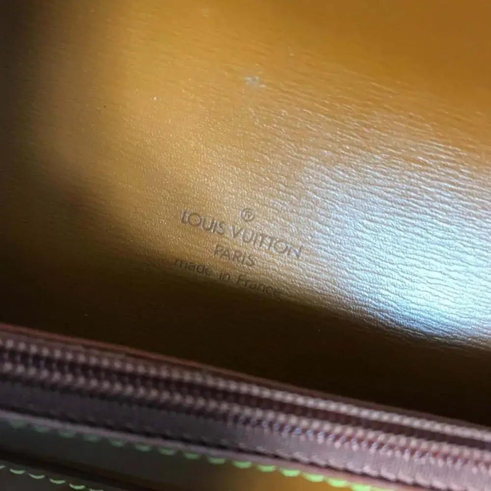 Louis Vuitton type traces
