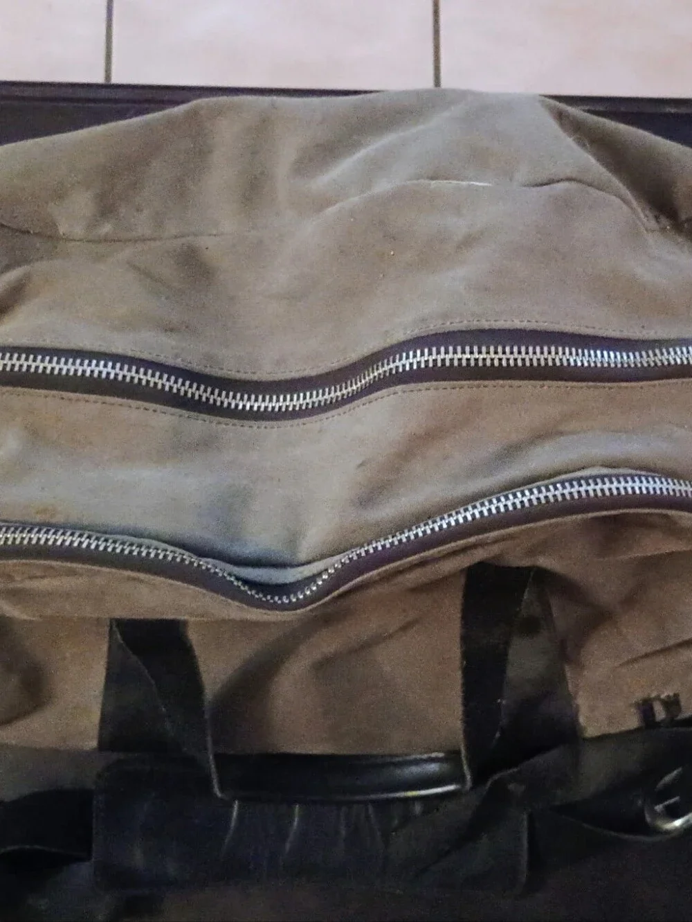 Vintage durable olive