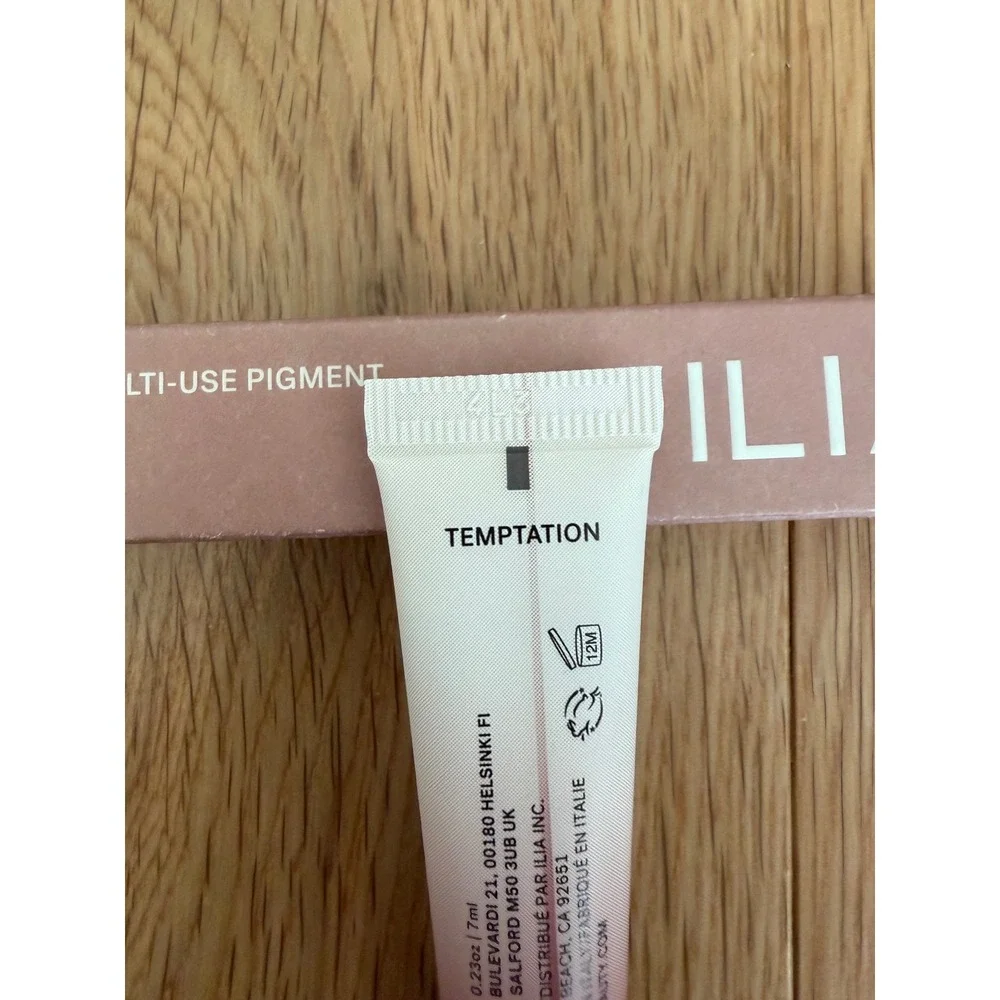 ILIA soft dewy