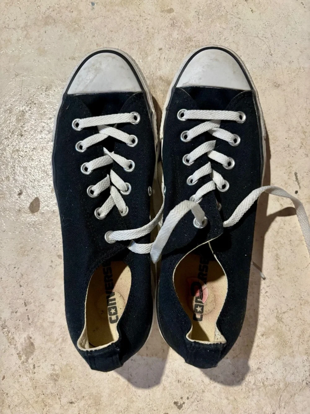 Converse tennis shoes