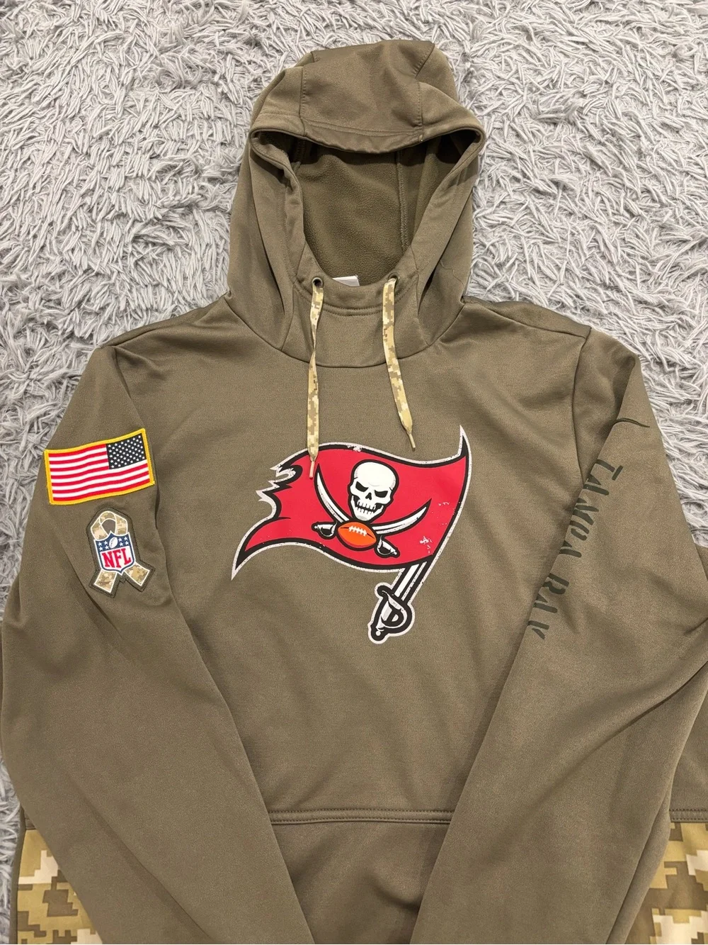 Nike NFL Salute to Service Tampa Bay Buccaneers Hoodie Mens Med Olive Green Camo