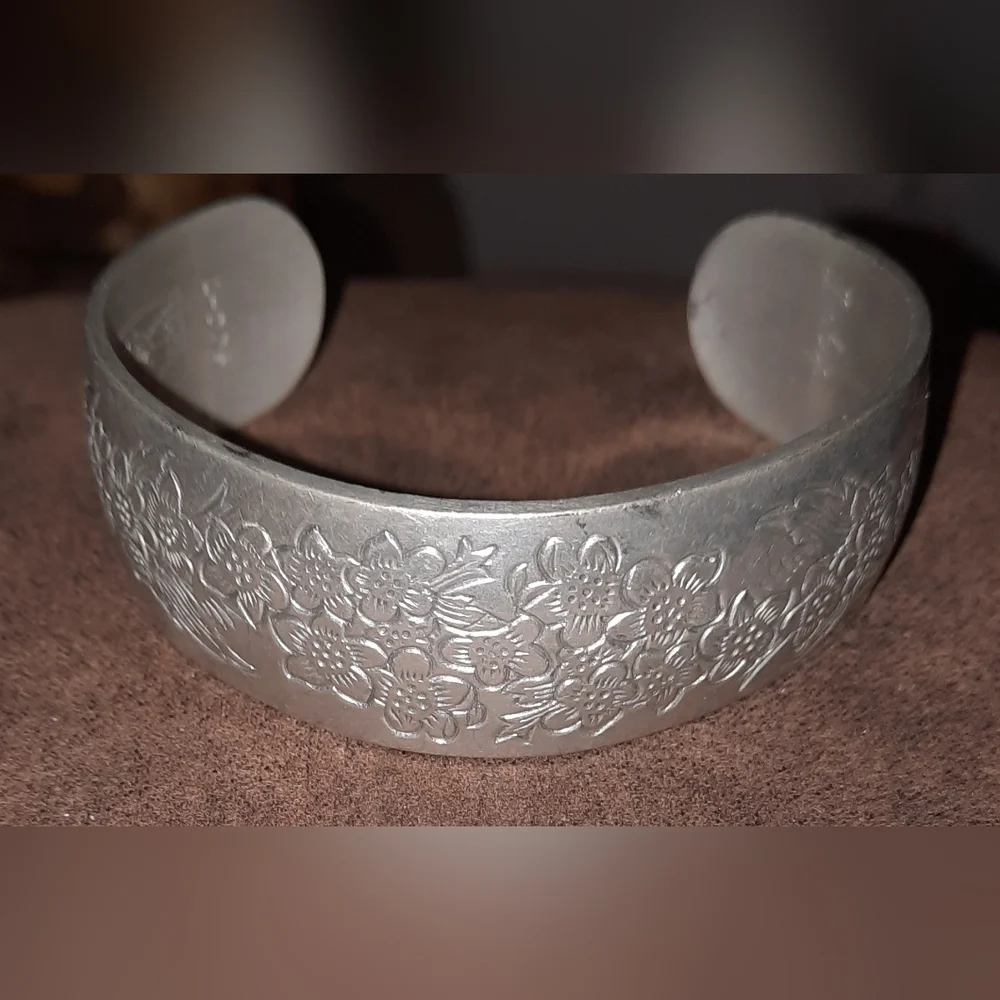 Kirk stieff pewter larkspur cuff engraved floral bracelet Signed Vintage