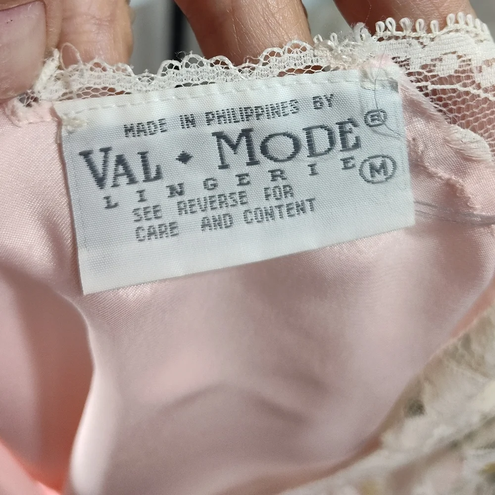 Val Mode Sexy Pink Satin & Lace Trim Nightgown