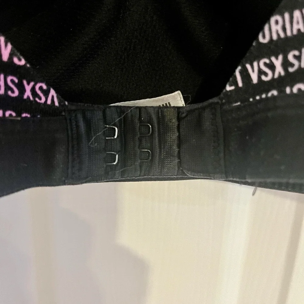 Victoria's Secret VSX Sports‎ Bra 32B Black Pink Logo Athletic Racerback Workout