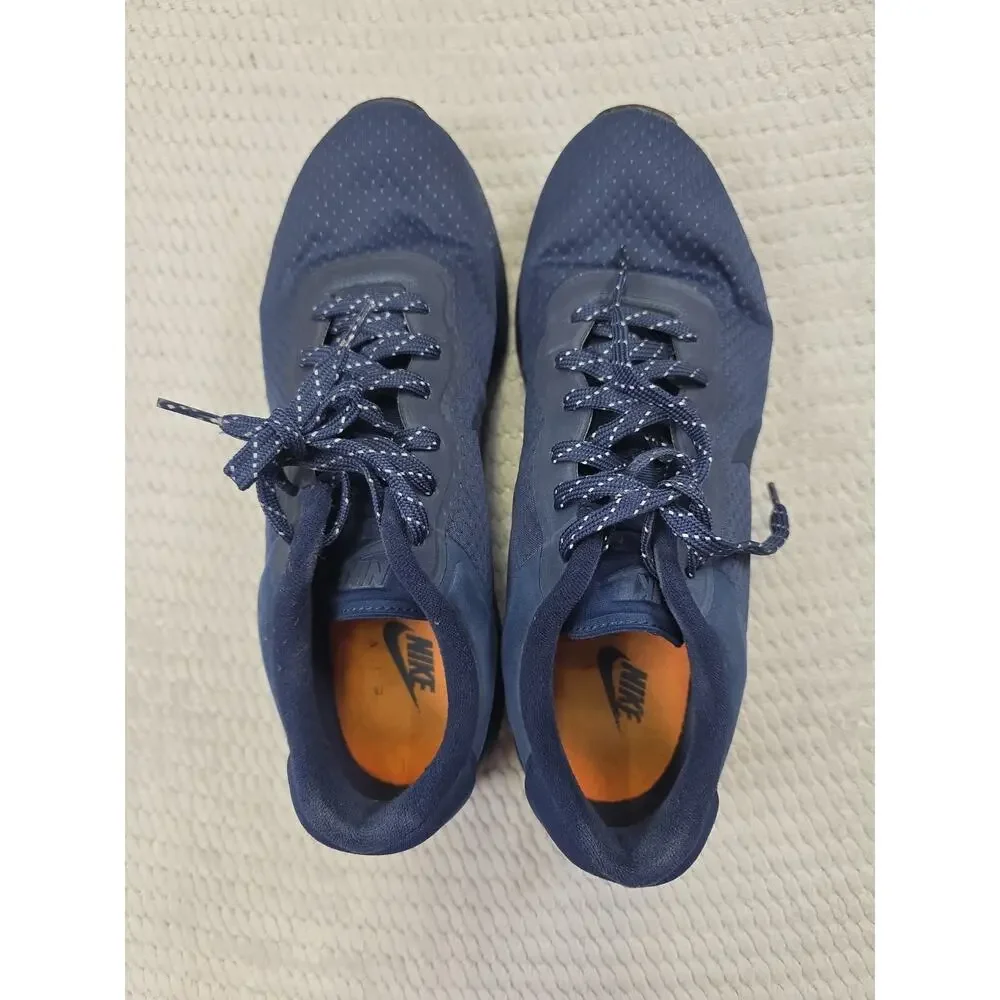 Nike product pair