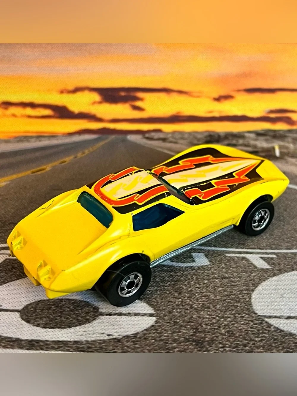 Hot Wheels 1975 Blackwall Corvette Stingray Yellow Ribbon Hong Kong
