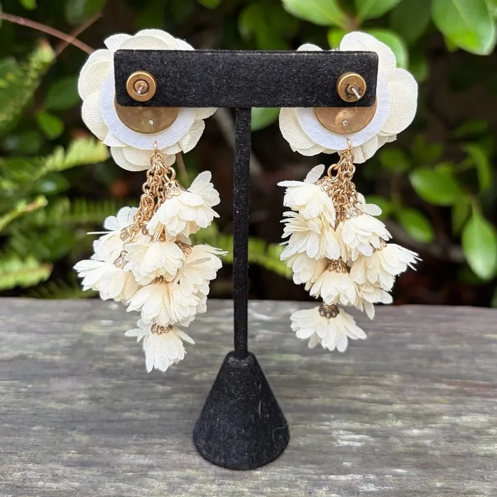 New Chico's No Droop® Beige Flower & Conch Shell Earrings Lightweight