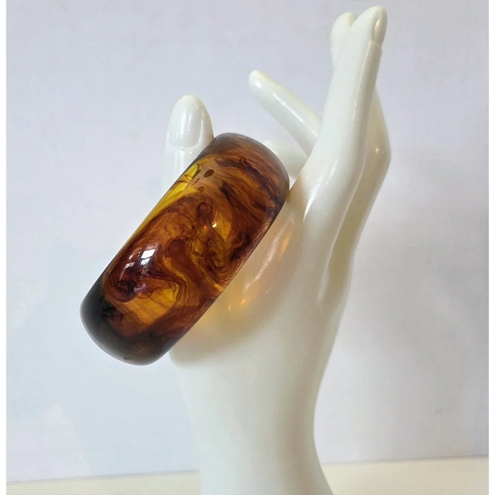 The Unbranded Brand vintage bangle