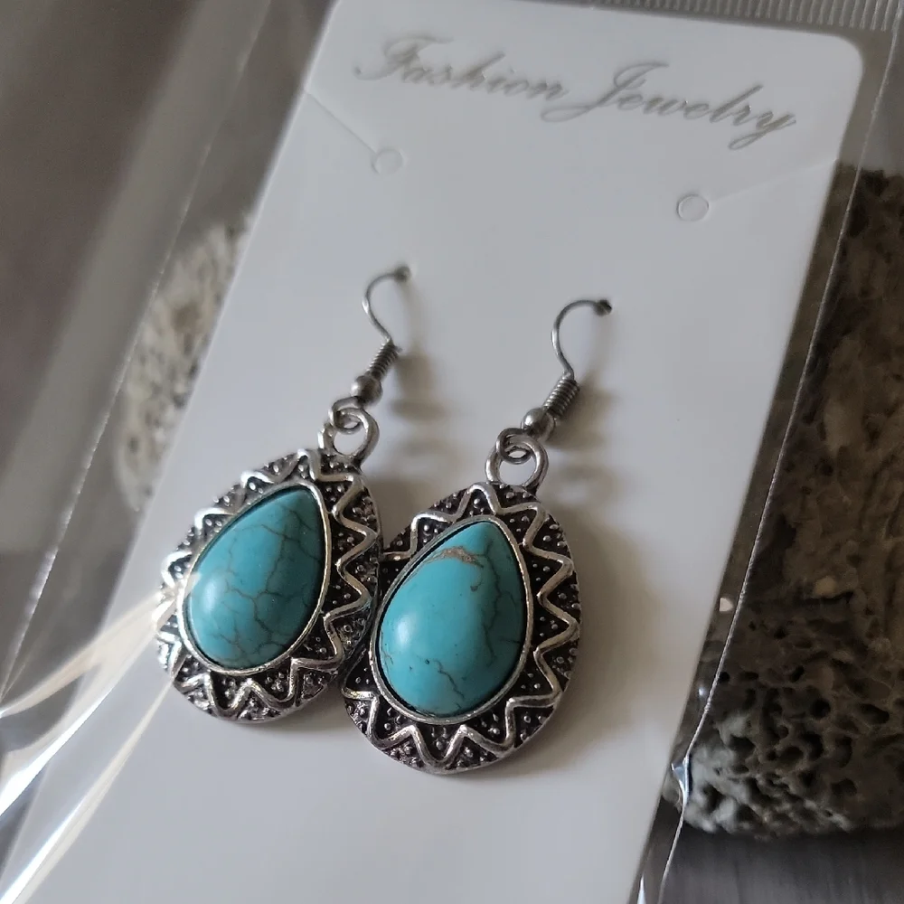 💎Final Sale💎 Faux Turquoise Teardrop Earrings