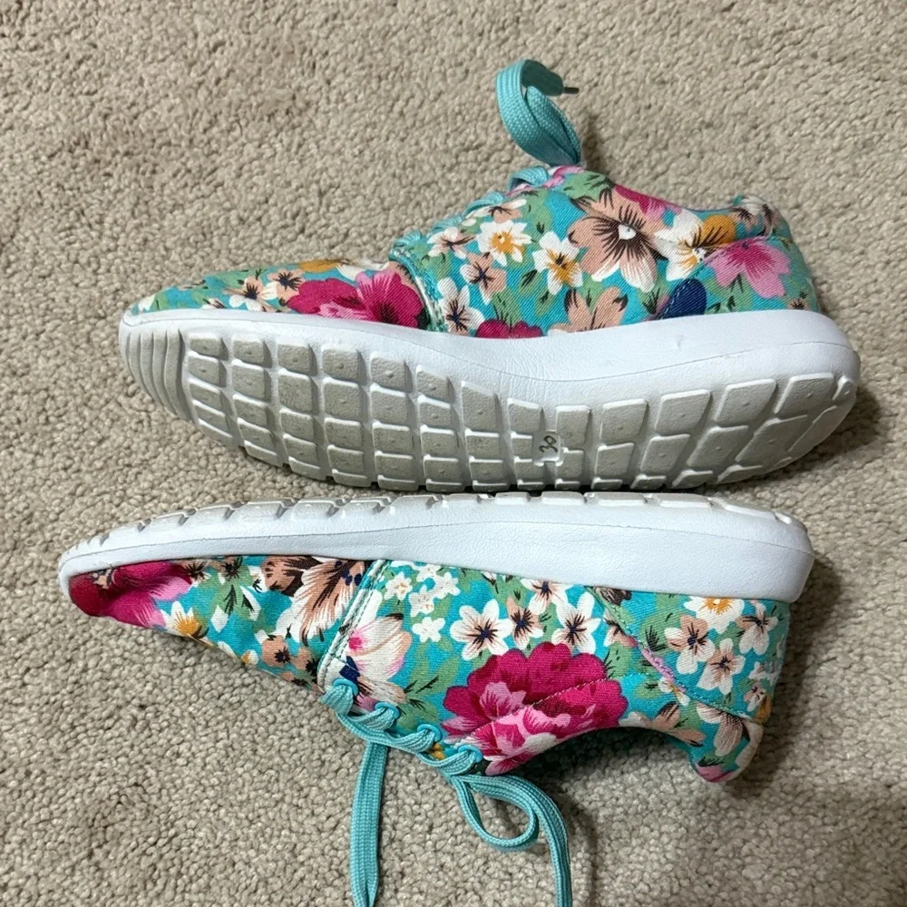 Floral Women's Sneakers with Teal Laces Size 38/7