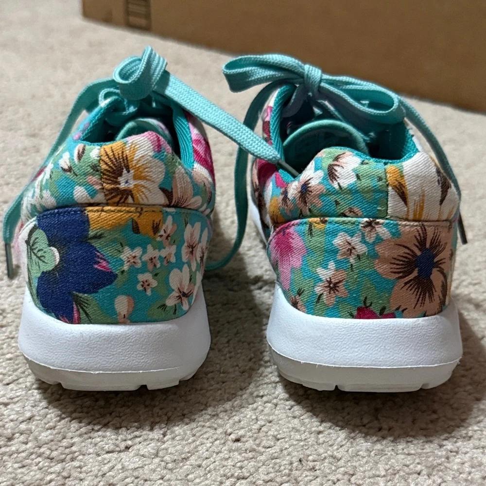 Floral Women's Sneakers with Teal Laces Size 38/7