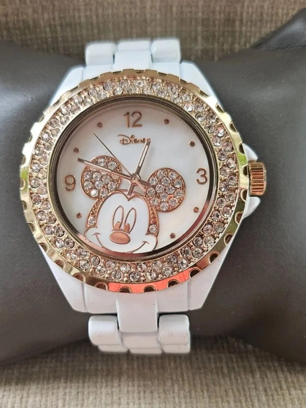 Disney Wristwatch Minnie Mouse Crystals Accent Bezel Analog Accutime Wrist Watch