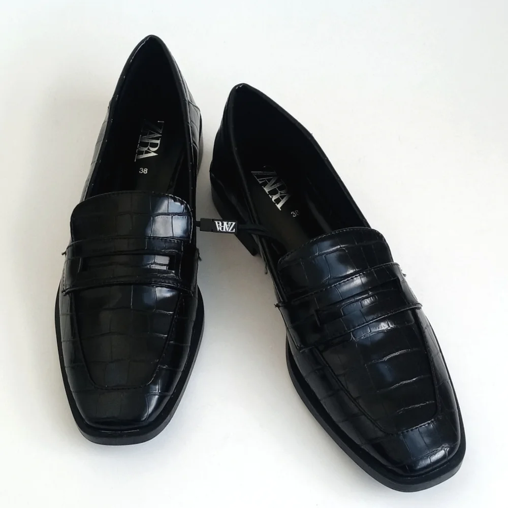 Zara Women's Black Alligator Embossed Square Toe Flat Penny Loafers 38 (7.5)