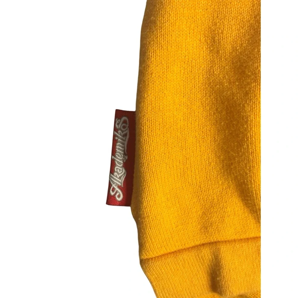 Akademiks brightly colored