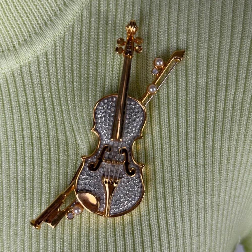 Vintage Swavorski Crystal Gold Tone Violin Brooch‎ Pin with Faux Pearls Jewelry