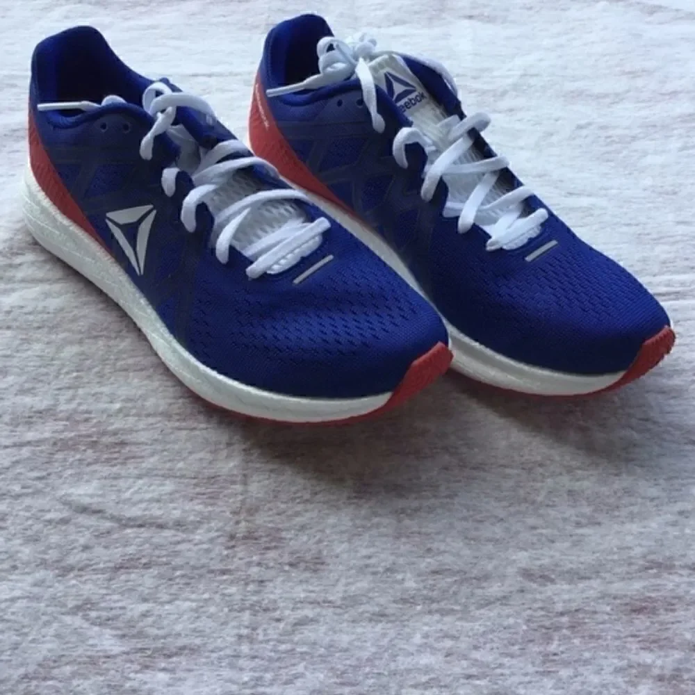 REEBOK FOREVER FLOATRIDE wns size 8.5
