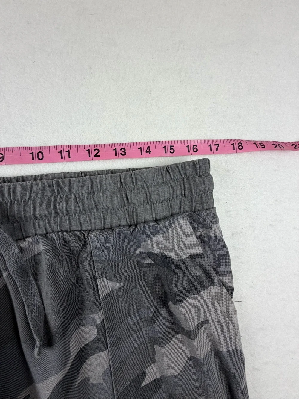 Splendid front pockets elastic
