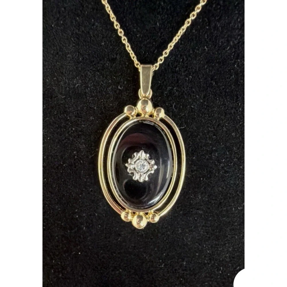 Vtg Avon Necklace 1983‎ Victorian Reversible Pendant Faux Black Onyx 21 in Chain