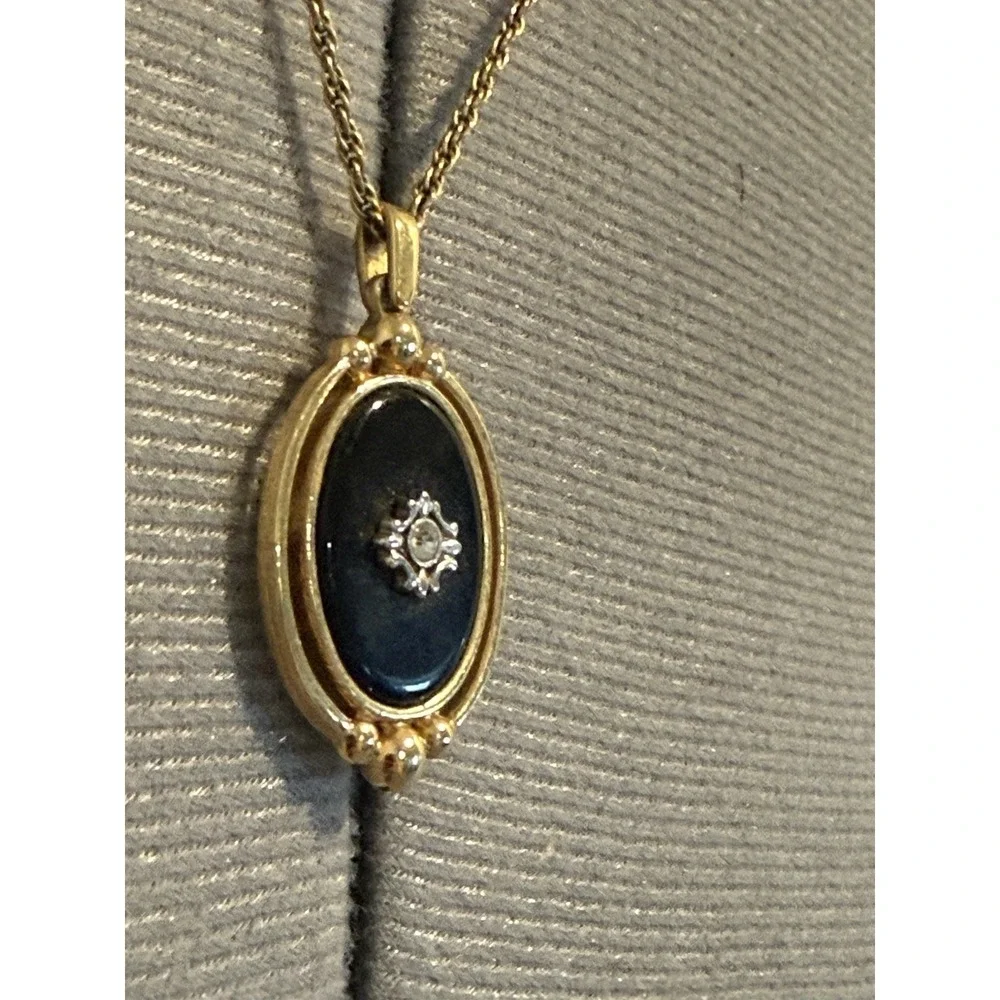 Vtg Avon Necklace 1983‎ Victorian Reversible Pendant Faux Black Onyx 21 in Chain