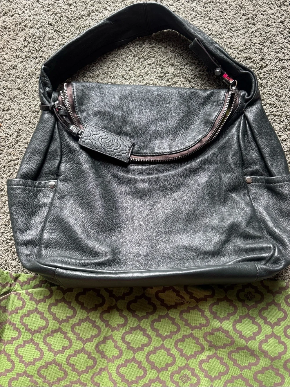 N/A black straps