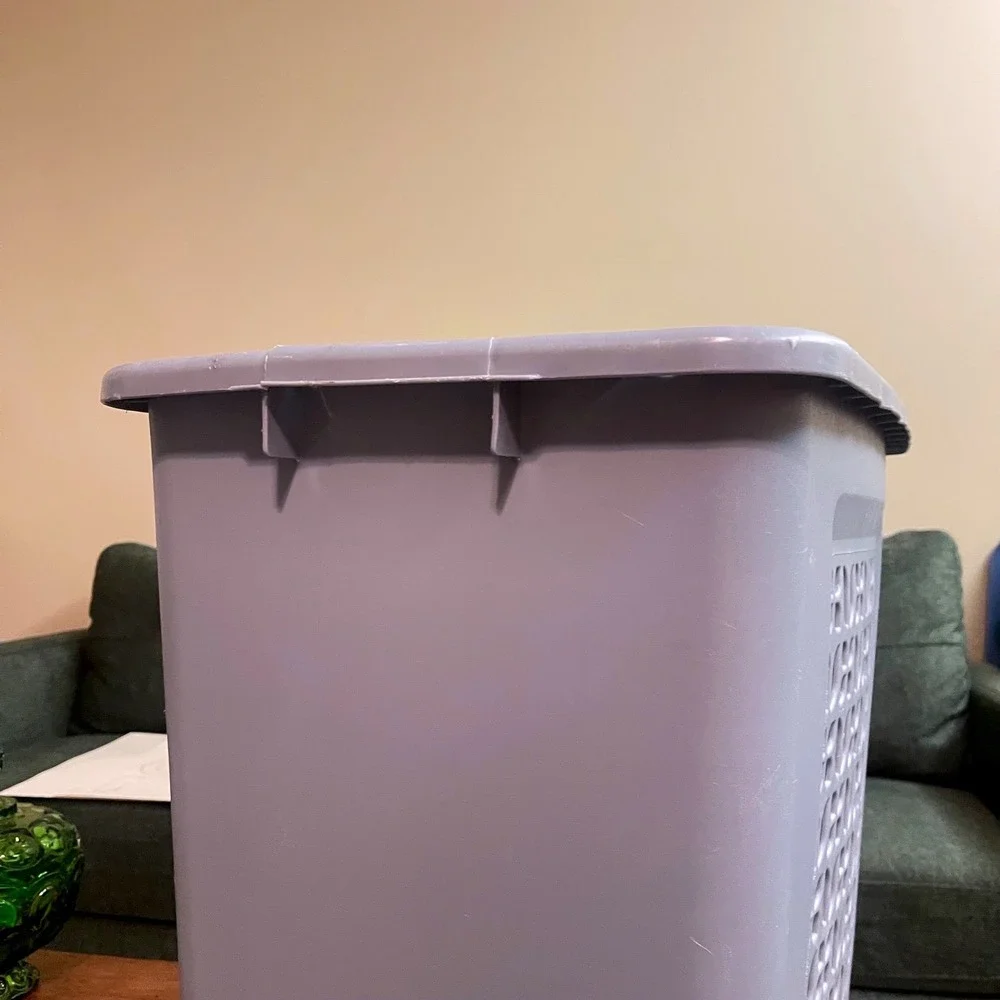 Rubbermaid please check