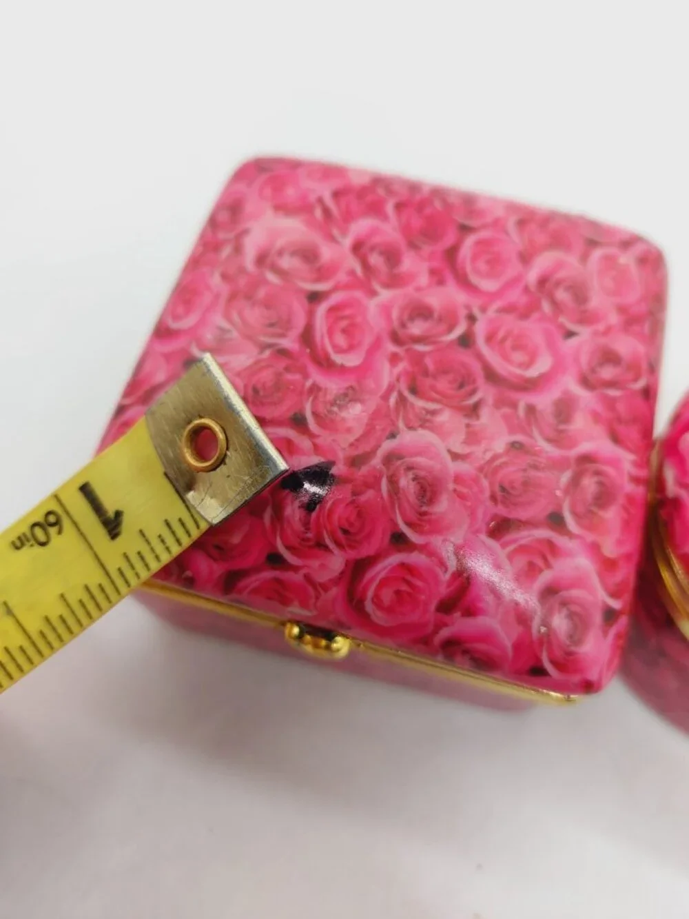 Unbranded round trinket