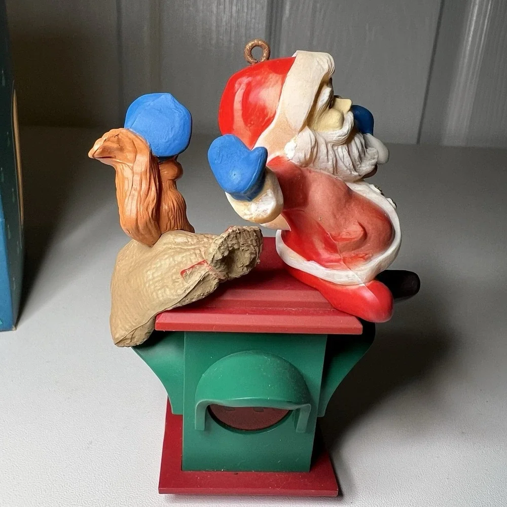 Vintage‎ Christmas ornament Hallmark City Lights Santa 1984 Hooks to Tree Lights
