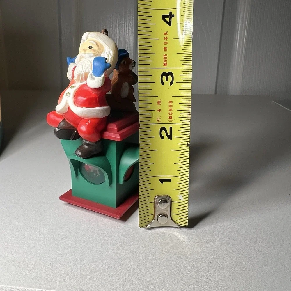 Vintage‎ Christmas ornament Hallmark City Lights Santa 1984 Hooks to Tree Lights