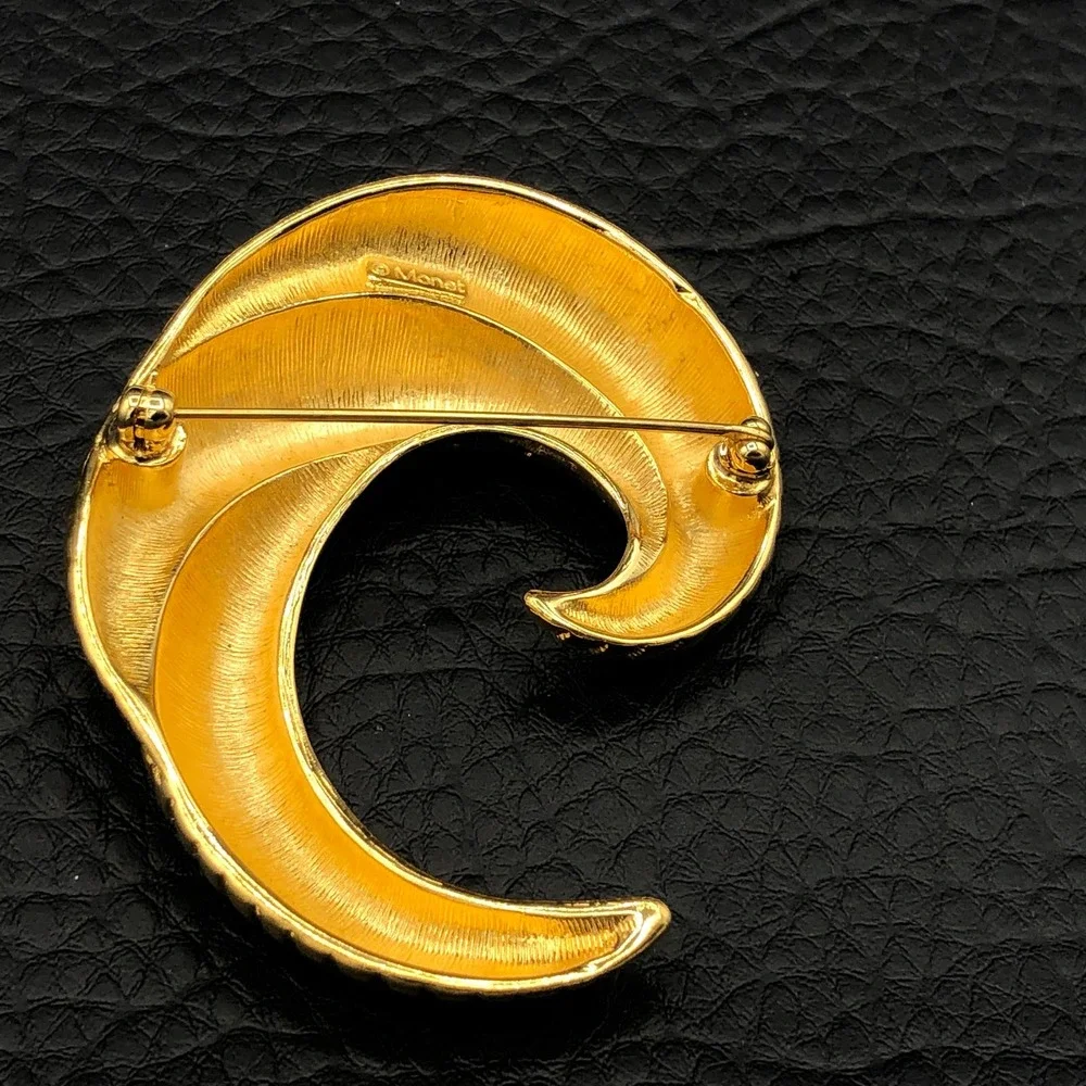 Monet Vintage Triple Curl‎ Brooch Textured Gold Tone Swirl Swoosh Curved MCM Pin