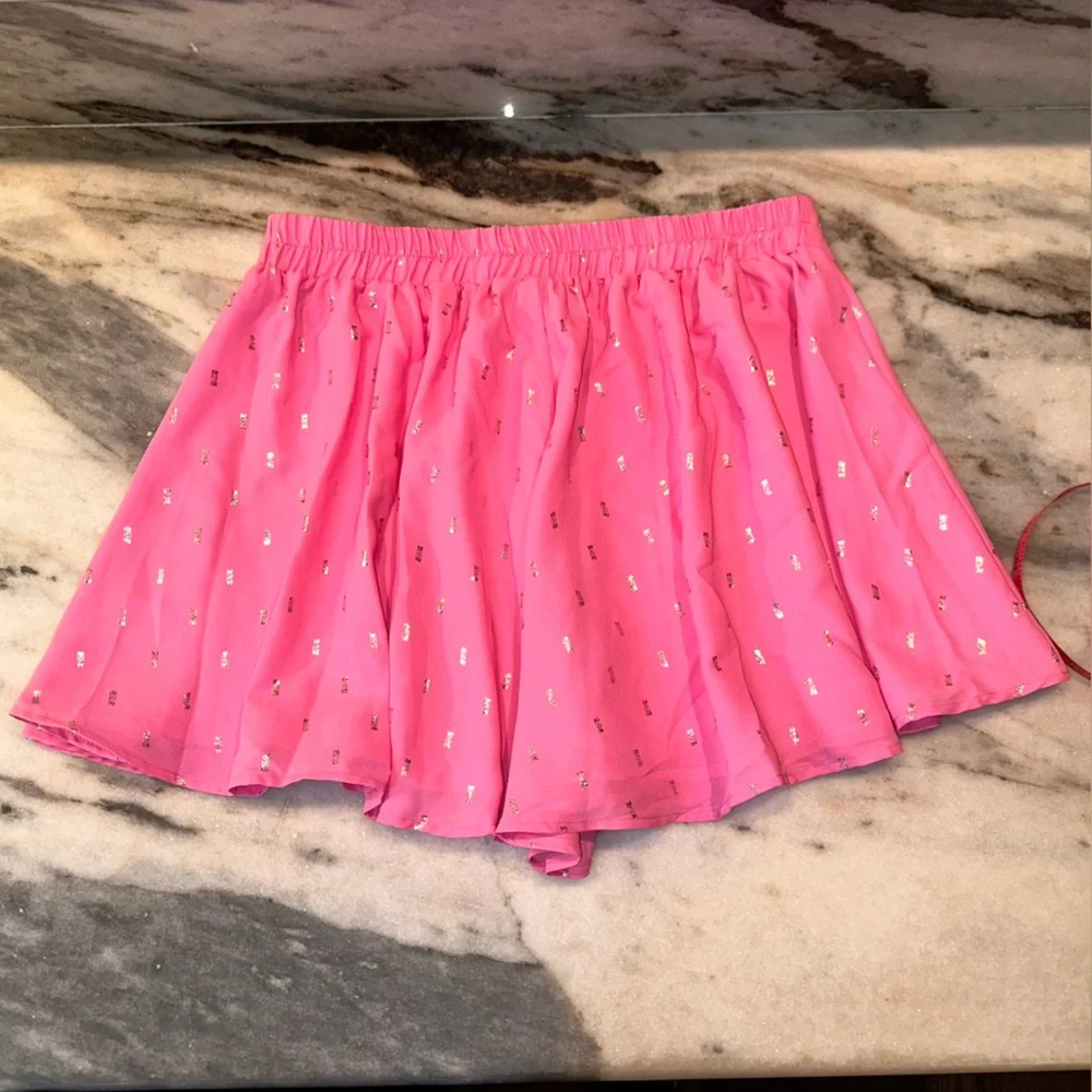 Adrienne Size Large Pink Flowy Shorts‎ with Gold Accents