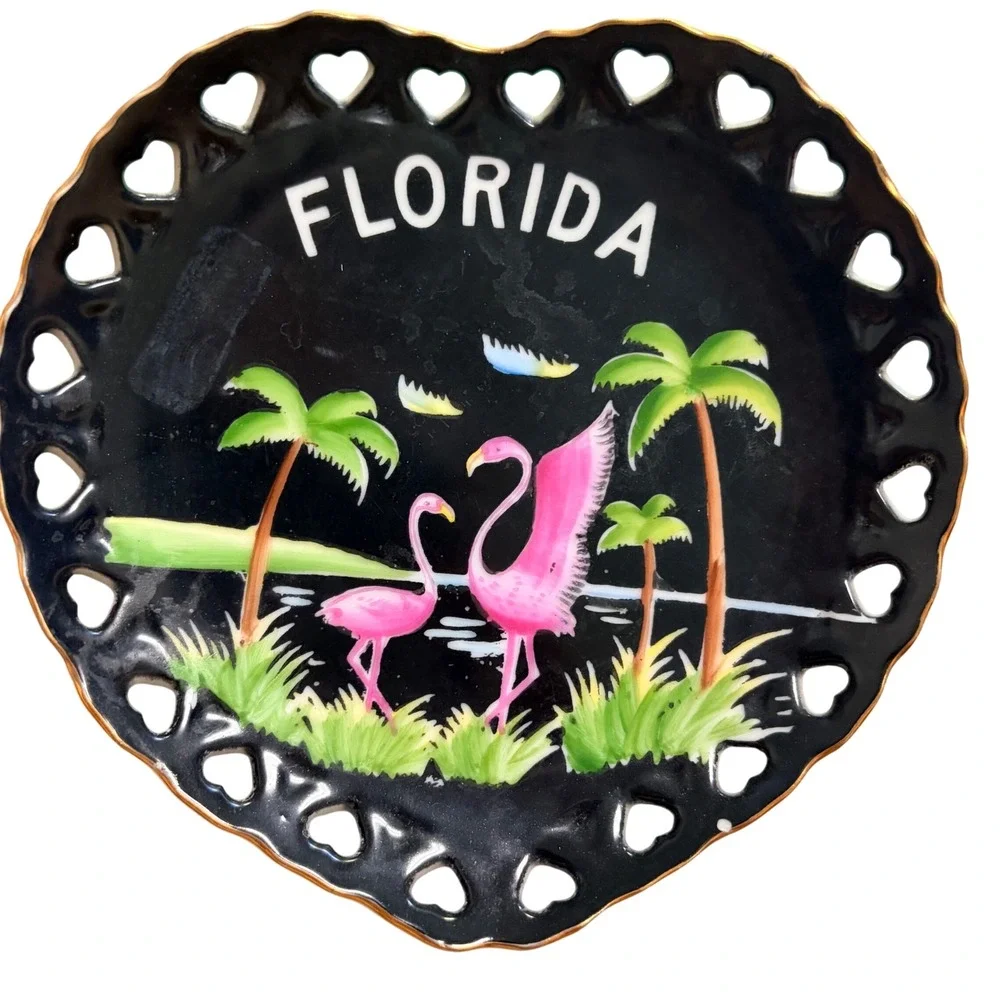 Vintage Florida Souvenir Plate Heart Shaped Flamingo Tropical Black Gold Rim 6