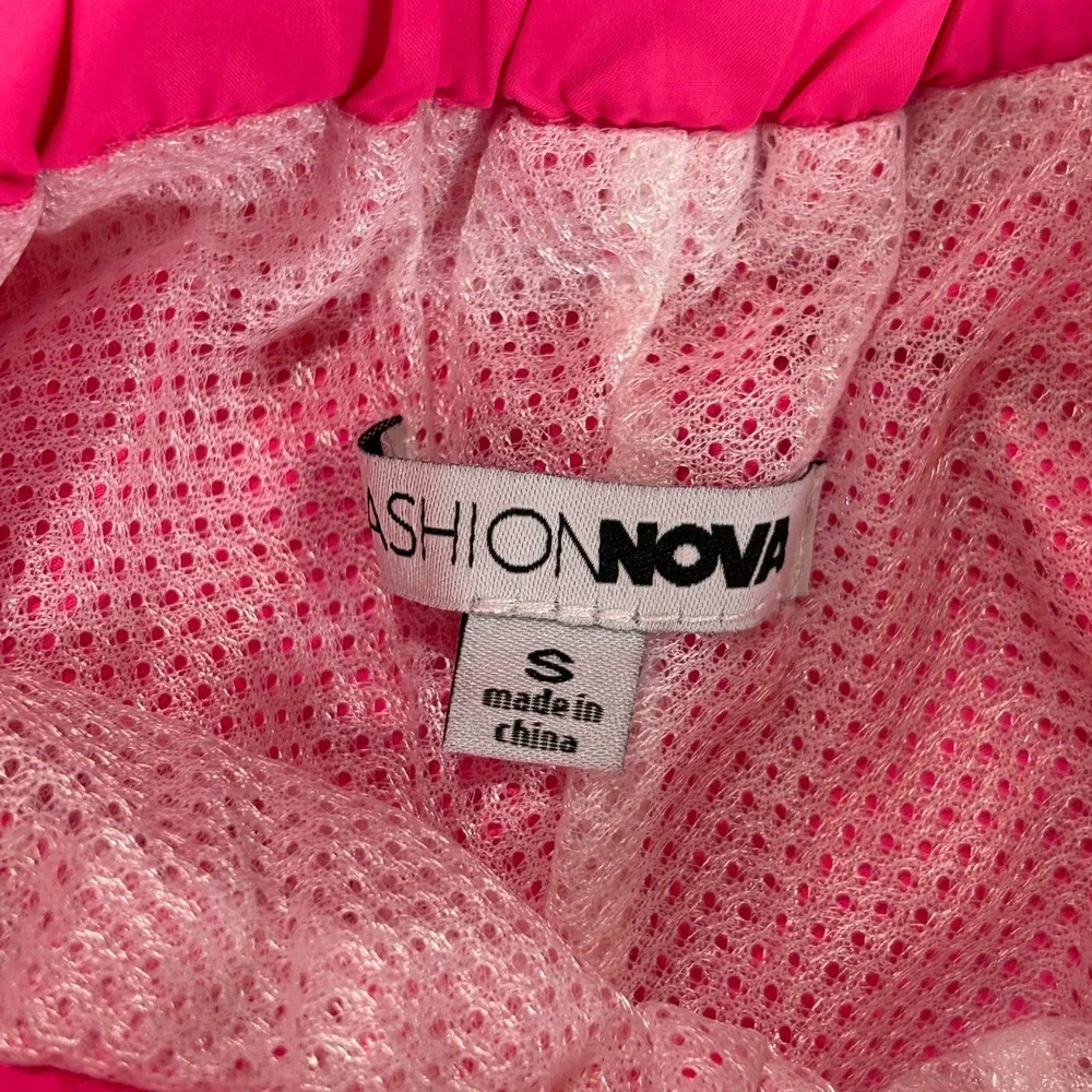 Fashion Nova Neon Pink Cargo Athletic Shorts Womens Small Utility Pockets Mesh