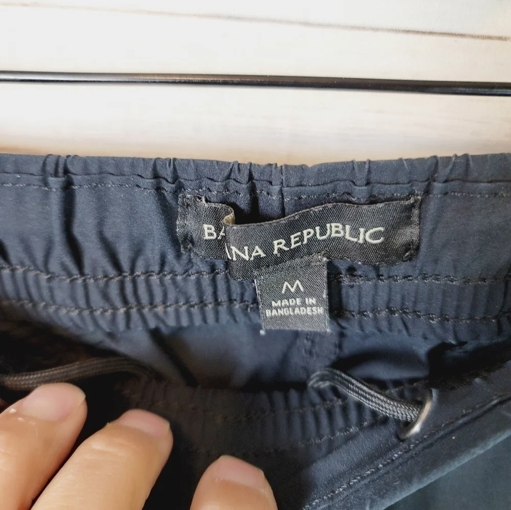 Banana Republic gently pre