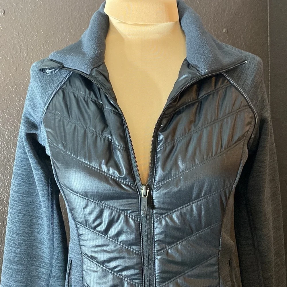 Zella black outdoor warm, moisture wicking, wind resistant, layering‎ jacket