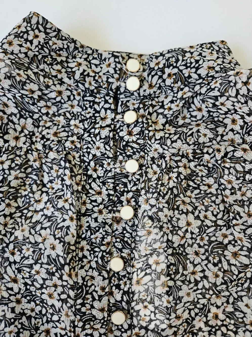 Olivaceous lightweight floral