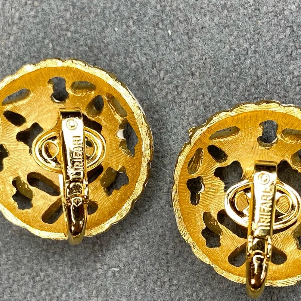 Trifari‎ Earrings and Brooch white and gold