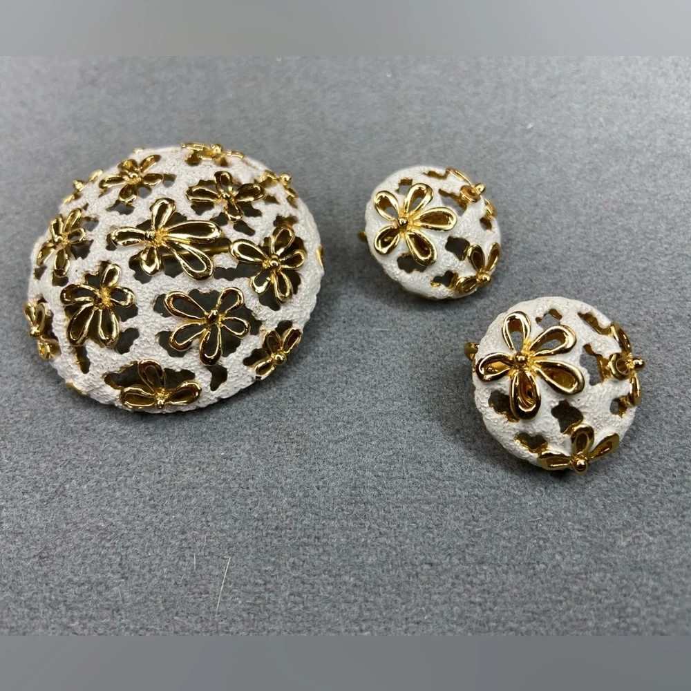 Trifari‎ Earrings and Brooch white and gold