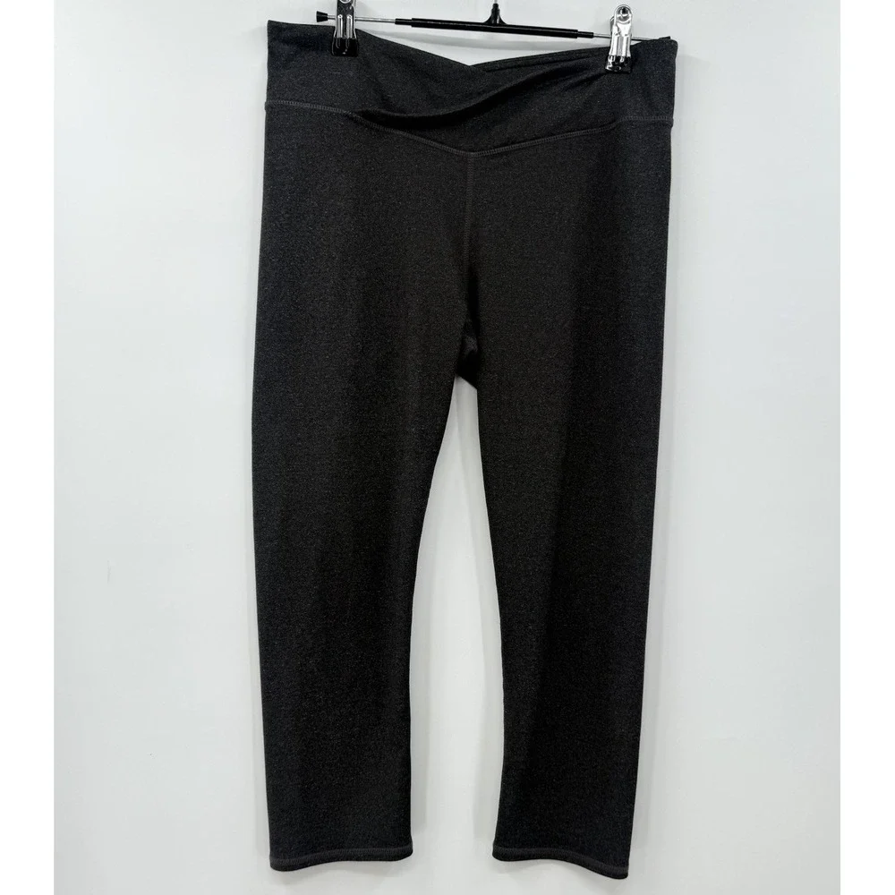 Fabletics Crop Capri‎ Leggings Athletic Women's Size M Grey