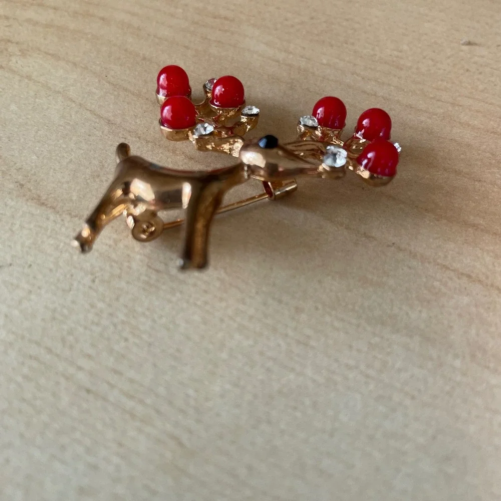 Reindeer Brooch Gold Tone‎ plate Red enamel Rhinestones Deer Christmas Pin