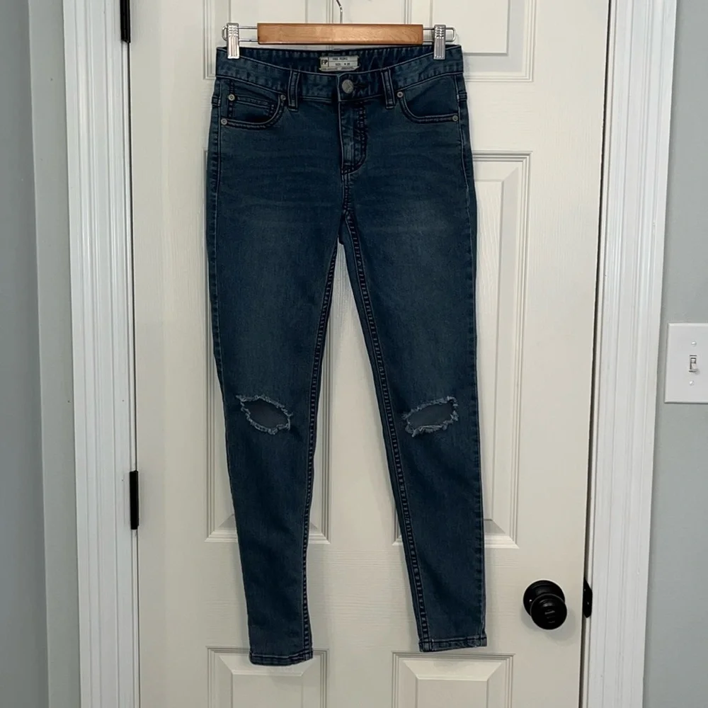Free People Medium Wash Medium‎ Rise Distressed Skinny Jeans Size 25 Stretch