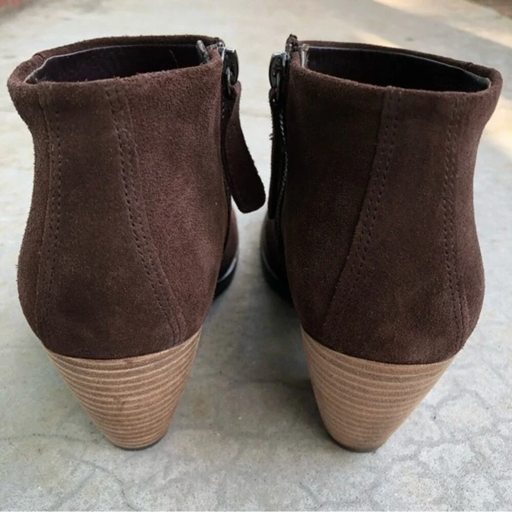 Ecco brown suede