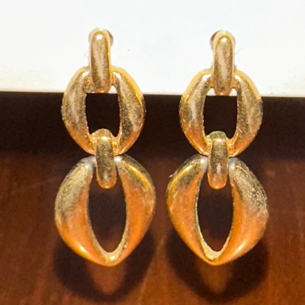 Vintage‎ 80s Shiny Gold-Tone Door Knocker Post Earrings