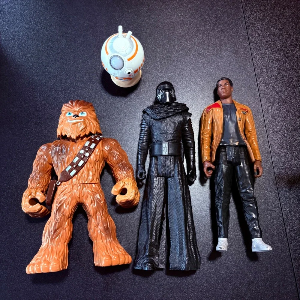 Chewbacca Kylo Ren Finn interactive BB-8 Force Awakens action figure Star Wars