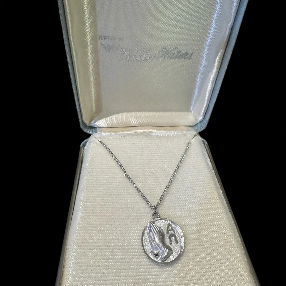 Kelly Waters Necklace with Pendant