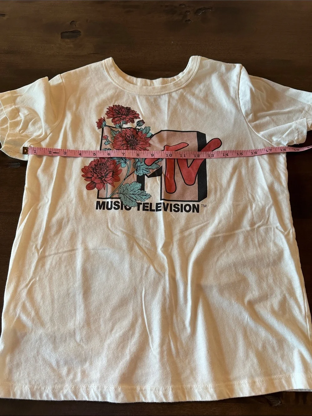 MTV floral accent