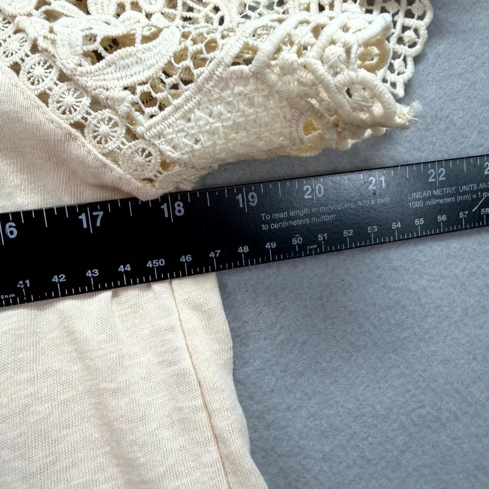 Blue Tassel Cropped Top Womens Medium Beige‎ Lightweight Lacey Crochet Crew Neck