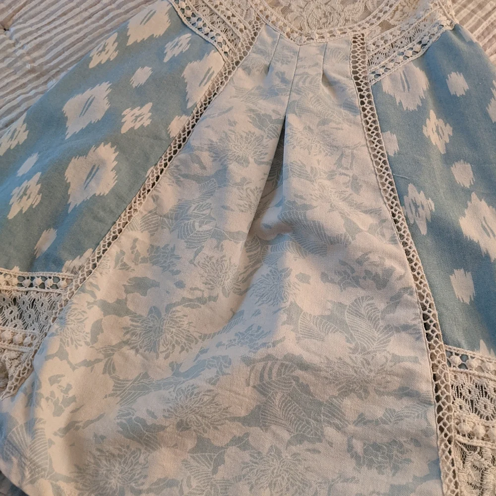 Skylar + Jade Tank with Lace Detail Size Medium